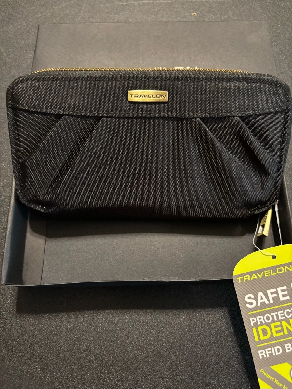 NWT Travelon clutch wallet
